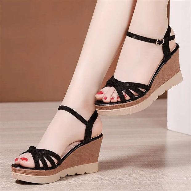 Hot Sale Thick Sole Leather Casual Platform Sandals Women Summer 2024 High Heels Wedges Shoes for Office Beach Mother